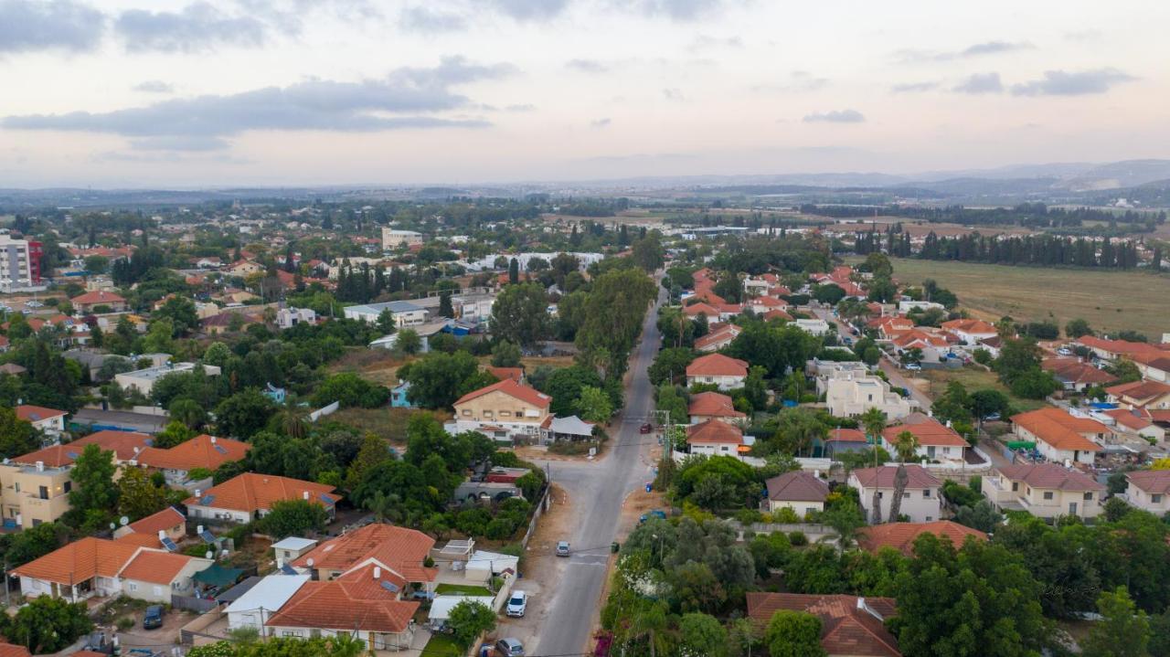 צימר רומנטי ואיכותי בפרדס חנה La Baita Exterior foto